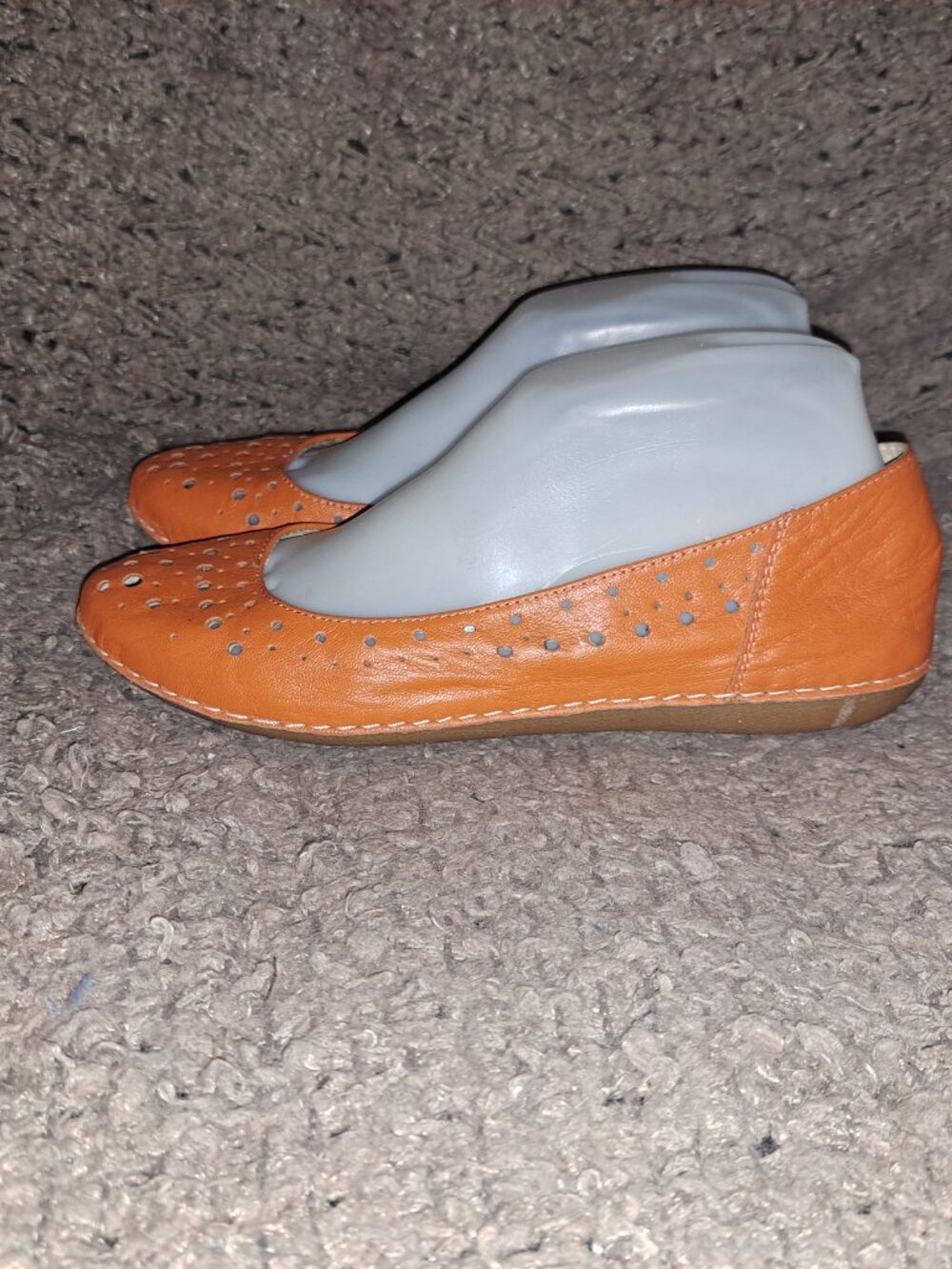 TEEMIX-Orange Perforated Leather Flats-Rubber Outsole-Vintage-Sz 38-Near Mint - Picture 2 of 8
